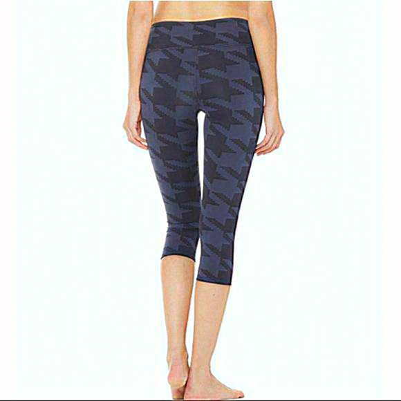 Alo Yoga Navy Airbrush Capri Engineered Print‎ S - Picture 1 of 11